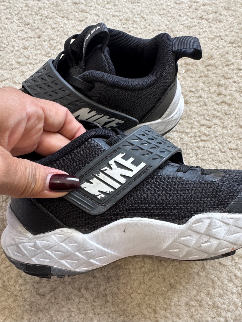 Nike Kids Black and White Team Hustle D 12 basketball shoes with strap - size 13 - Picture 10 of 10